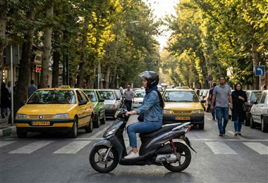 آزادسازی گواهینامه موتور بانوان؛ جزئیات ابلاغیه تاریخی دولت + نامه منبع سایت خودرو بانک