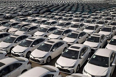 دلار گران شد اما خودرو ارزان ماند؛ تحلیل بازار خودرو ایران منبع سایت خودرو بانک