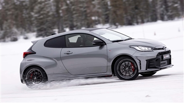 مدیرعامل کونیگزگ با یک تویوتا به محل کار خود می‌رود منبع سایت خودرو بانک