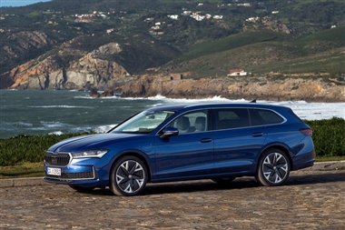 اشکودا سوپرب پلاگین هیبریدی عرضه خواهد شد منبع سایت خودرو بانک