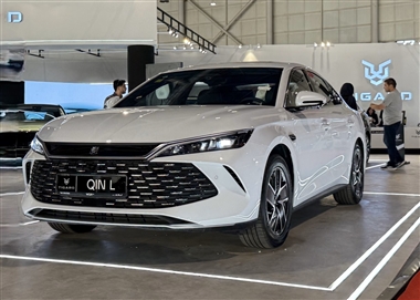 بی وای دی چین L در نمایشگاه خودرو مشهد 1404؛ سدان هیبریدی مدرن با فناوری‌های پیشرفته + عکس و فیلم منبع سایت خودرو بانک