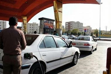 آغاز بنزین 5000 تومانی از 22 آذر؟ جراحی معیشت با تیغ کُند سیاست‌گذاری غلط دولت منبع سایت خودرو بانک