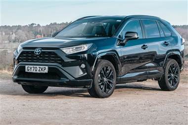 ثبت‌نام خودروهای وارداتی تویوتا راو4 و مرسدس‌بنز برای جانبازان توسط راساموتور آغاز شد منبع سایت خودرو بانک