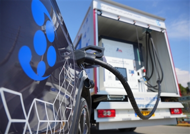 شارژر سیار نبکا با قابلیت شارژ همزمان دو خودروی الکتریکی منبع سایت خودرو بانک