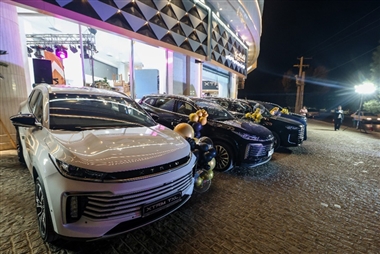 گزارش تصویری: افتتاحیه‌های شوروم‌های لوکس برند اکستریم منبع سایت خودرو بانک