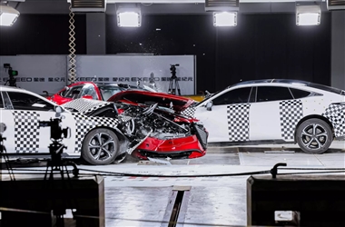 تست تصادف دو خودرو با اکسید استرا ES ساخت چری را تماشا کنید + فیلم منبع سایت خودرو بانک