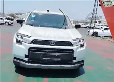 تویوتا RAV4 مدل 2026 شرکت زرین تجارت به‌سیما وارد ایران شد + عکس منبع سایت خودرو بانک