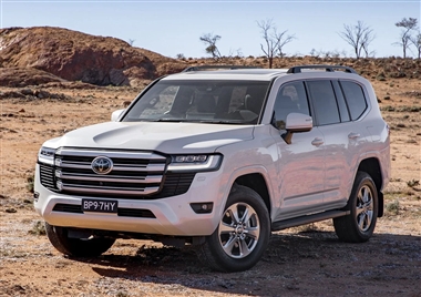 معین خودرو ایرانیان موفق به دریافت گواهی تأیید نوع برای تویوتا لندکروزر شد