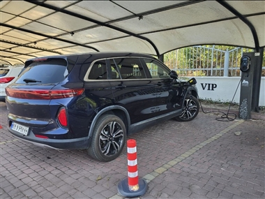 افتتاح ایستگاه شارژ خودروهای برقی نبکا در هتل پارسیان خزر؛ گامی در توسعه زیرساخت‌های حمل‌ونقل پاک منبع سایت خودرو بانک