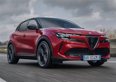 ورود آلفا رومئو جونیور الکتریکی به بازار کشور با ژوبین خودرو منبع سایت خودرو بانک