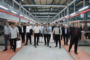 بازدید نمایندگان گروه خودروسازی آرتابان از کارخانه AMG منبع سایت خودرو بانک