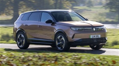 رکوردشکنی فروش برقی‌ها در انگلیس؛ واکسهال همچنان نگران است! منبع سایت خودرو بانک