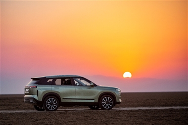 رونمایی لوکانو L7 در ششمین نمایشگاه خودرو شهر آفتاب؛ تجربه‌ای فراتر از کلاسیک منبع سایت خودرو بانک