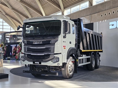 رونمایی از کشنده دیما HR500 در ششمین نمایشگاه خودرو شهر آفتاب + فیلم و عکس منبع سایت خودرو بانک