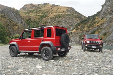 بررسی کامل سوزوکی جیمنی 5 درب وارداتی؛ شاسی‌بلند کوچک با قابلیت‌های بزرگ منبع سایت خودرو بانک