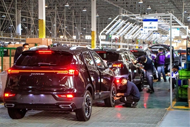 تحلیل آماری صنعت خودرو در مهر 1404: کرمان موتور سومین خودروساز بزرگ ایران شد منبع سایت خودرو بانک