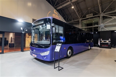 رونمایی از اتوبوس شهری کارمانیا در اصفهان؛ تکنولوژی آلمان در خدمت نوسازی ناوگان عمومی منبع سایت خودرو بانک